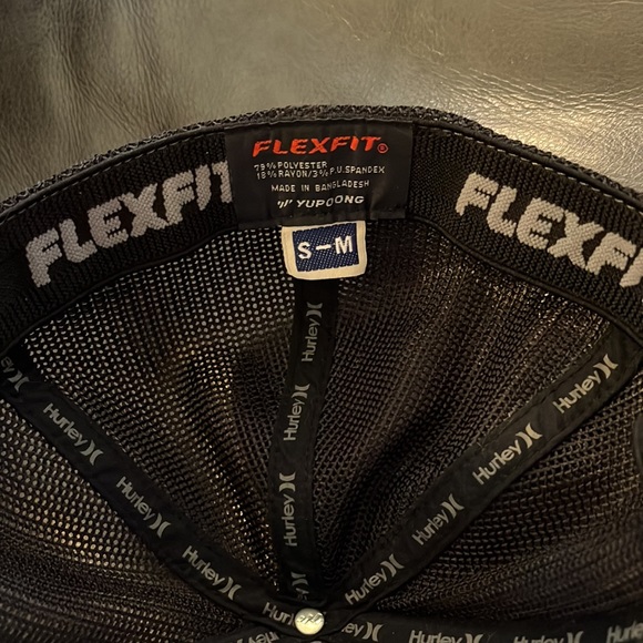 Hurley flex fit hat in small - medium - Picture 6 of 6
